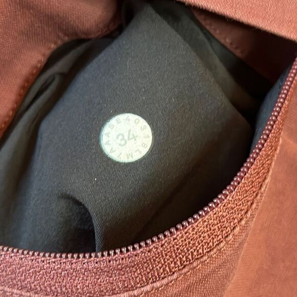 Lululemon Commission Short Slim *Chino 9" - Picture 8 of 8